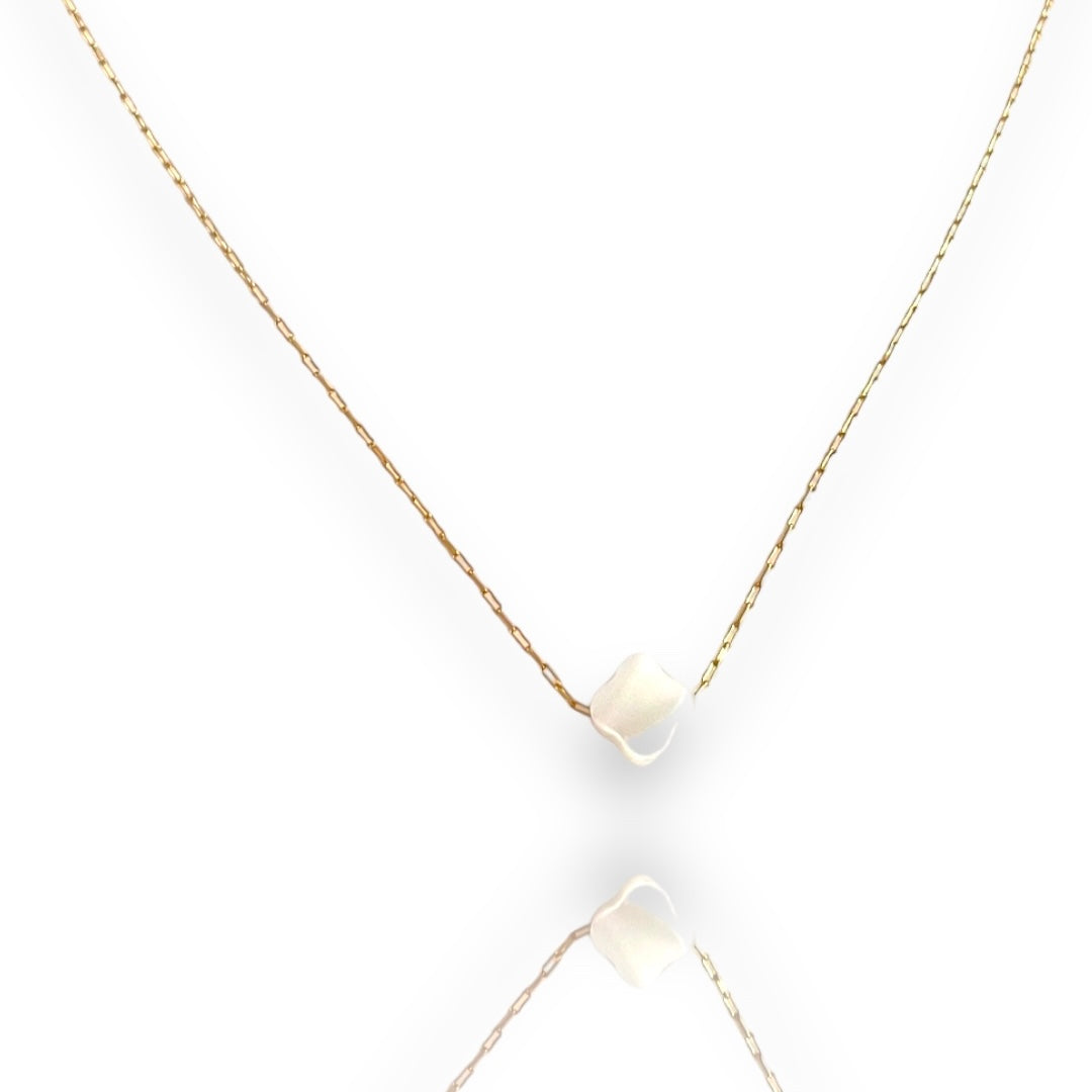 pearl clover necklace old