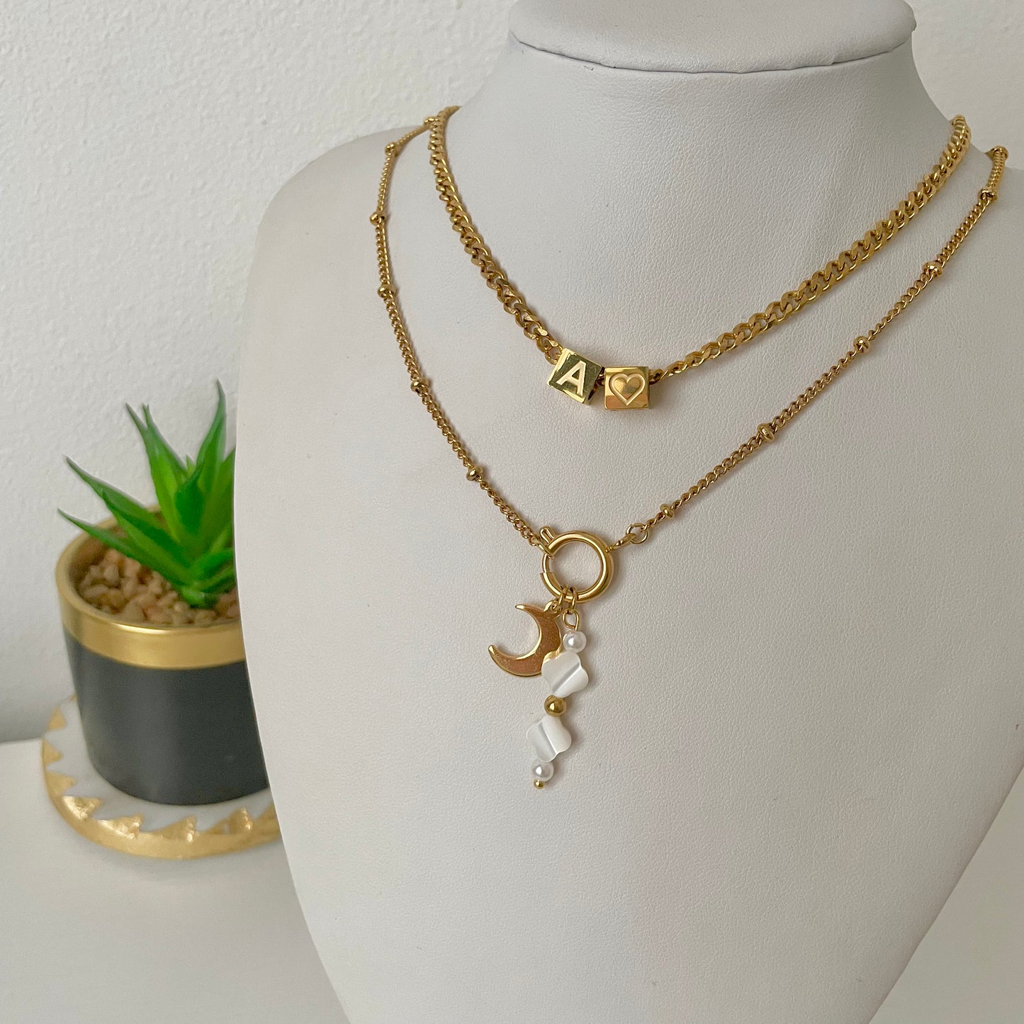 Dainty Satellite Clasp Chain Gold