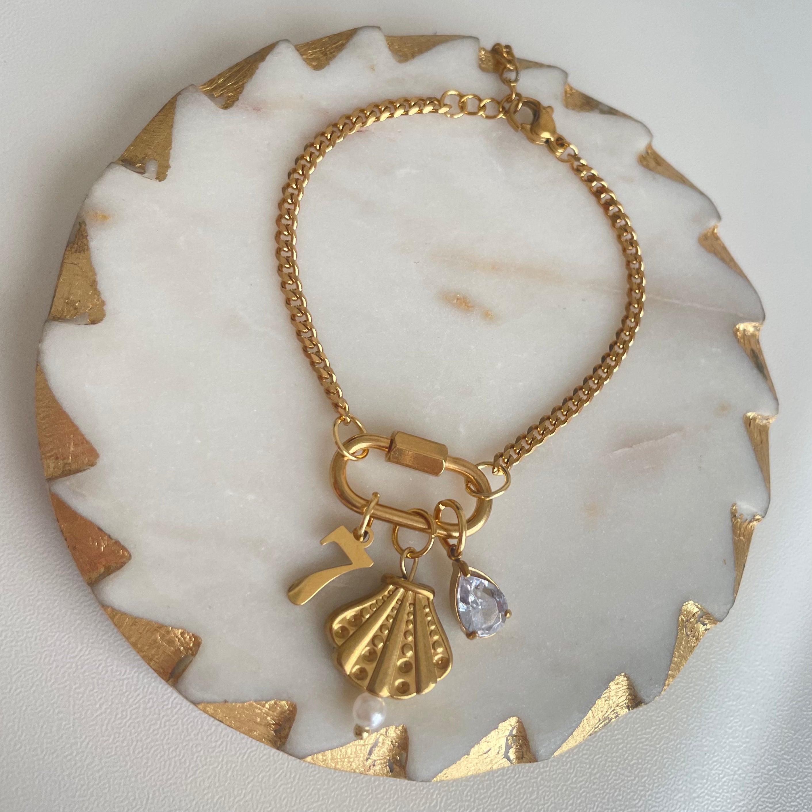 Oval Charm Bracelet Gold