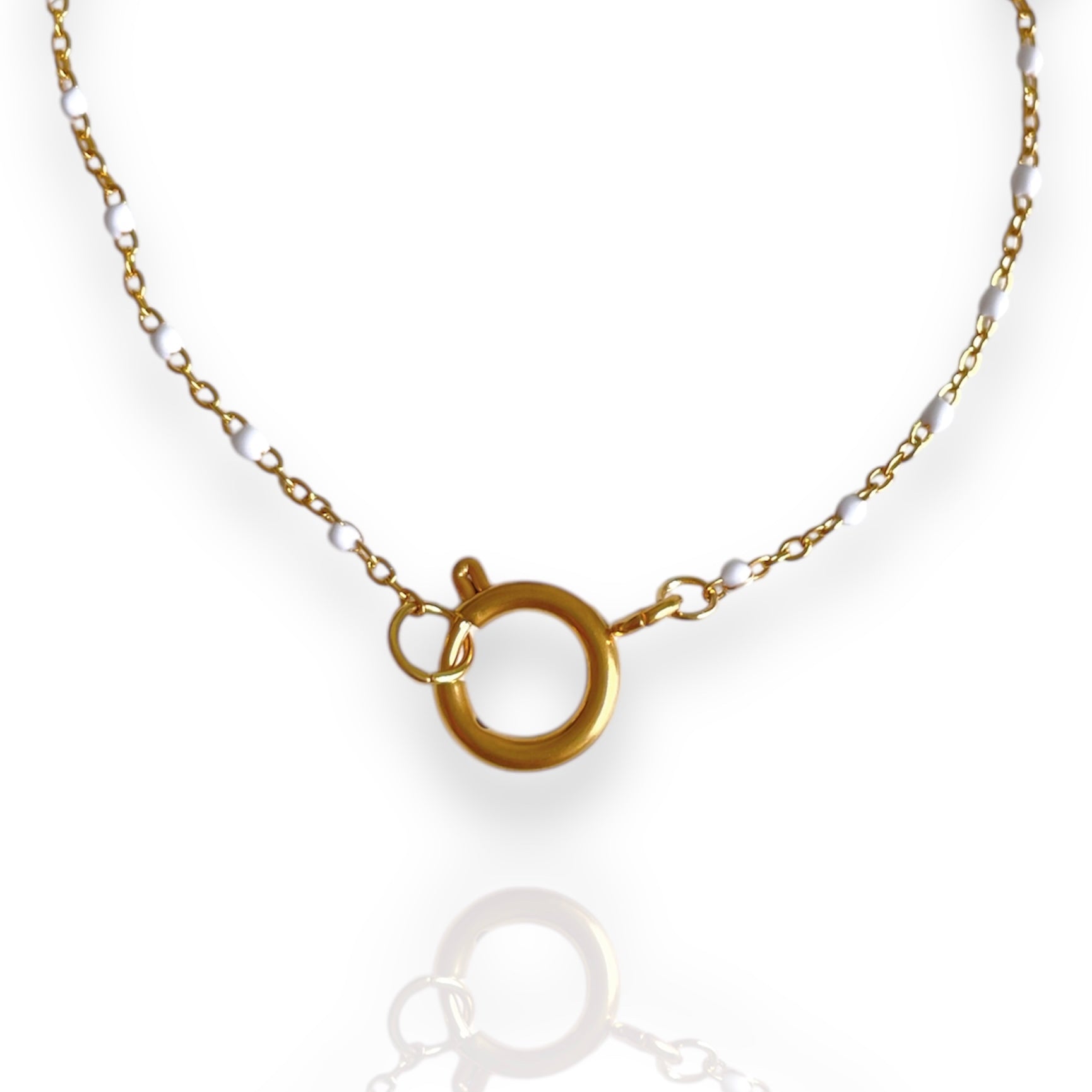 Armband mit glänzendem Verschluss in Gold