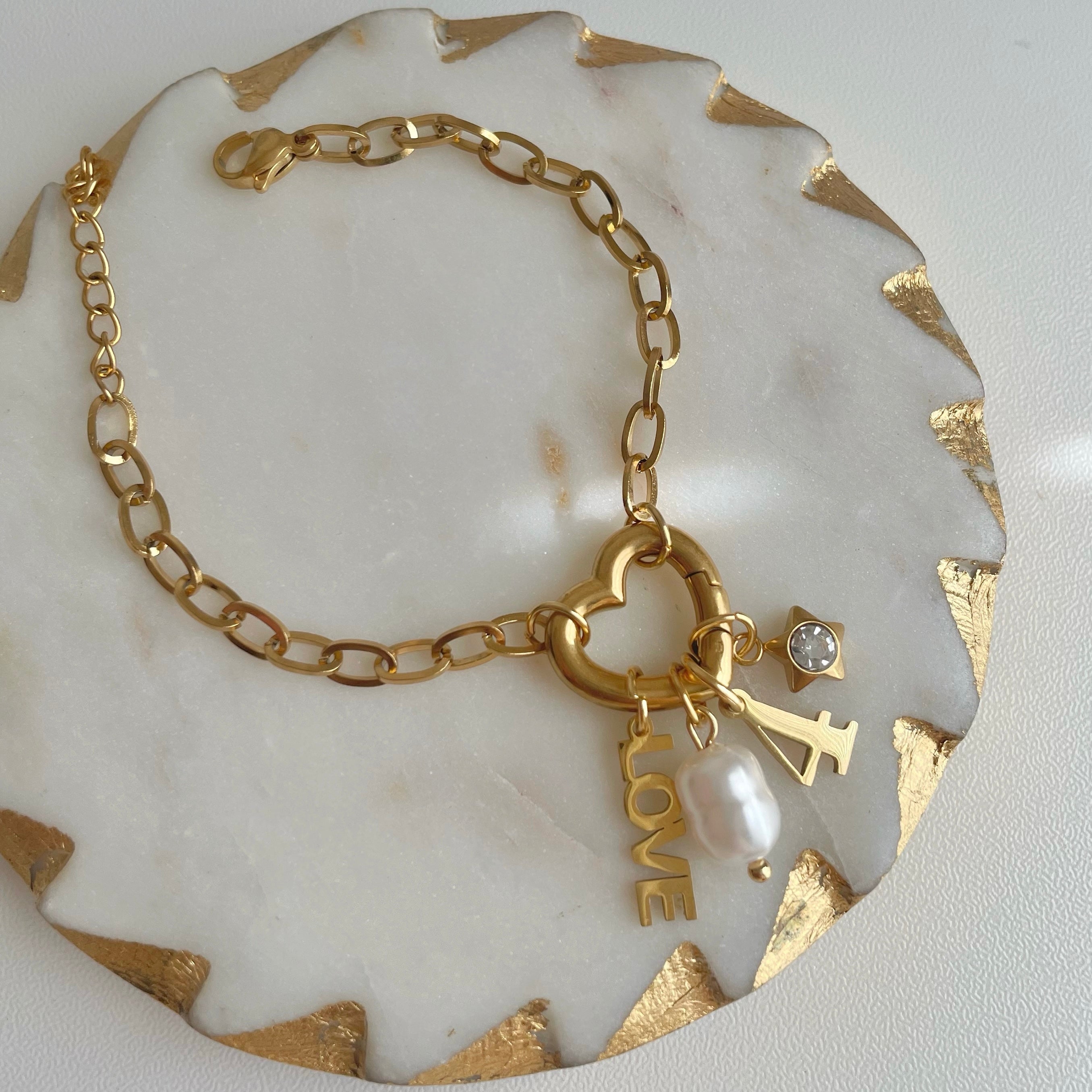 Armband mit glänzendem Verschluss in Gold