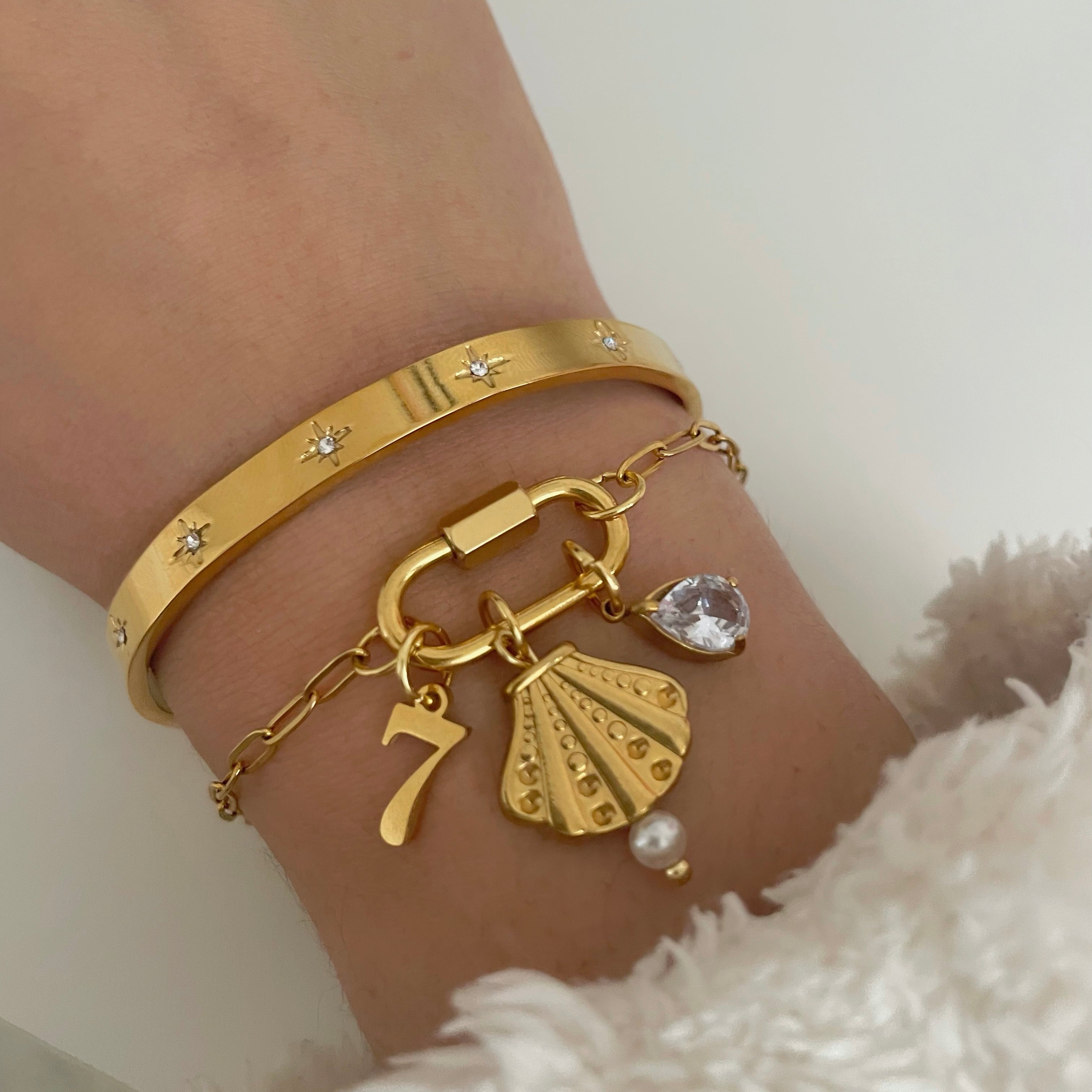 Oval Dainty Link Charm Bracelet Gold