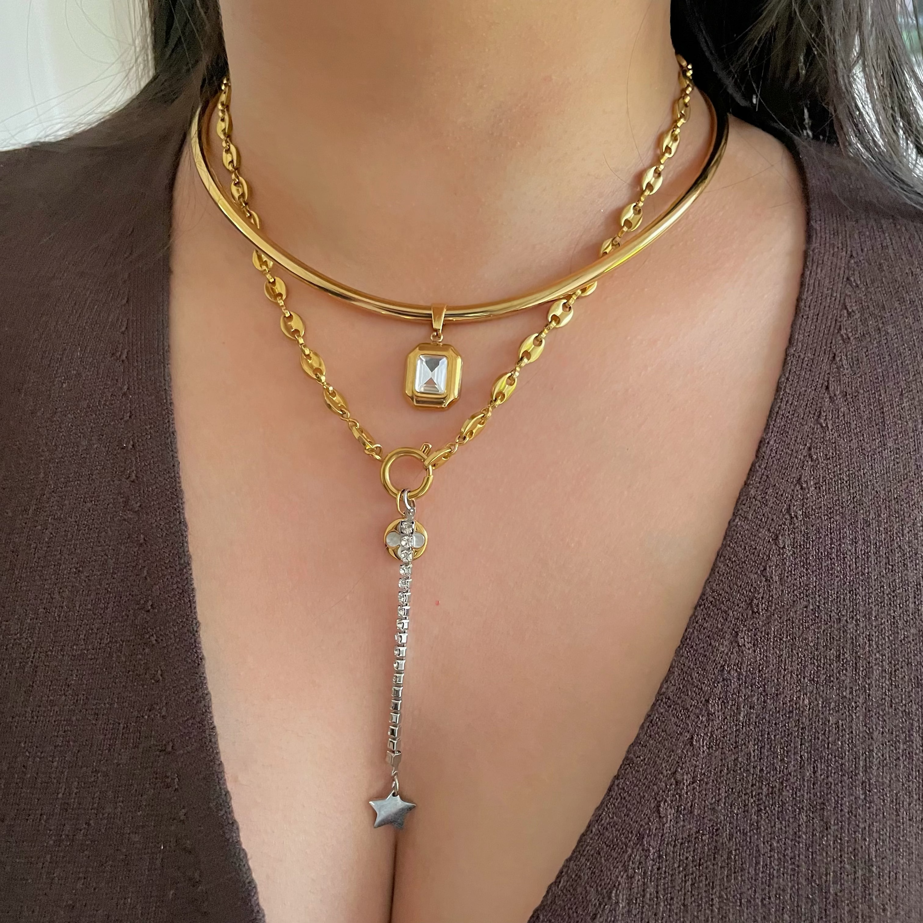 collar necklace with bezel pendant