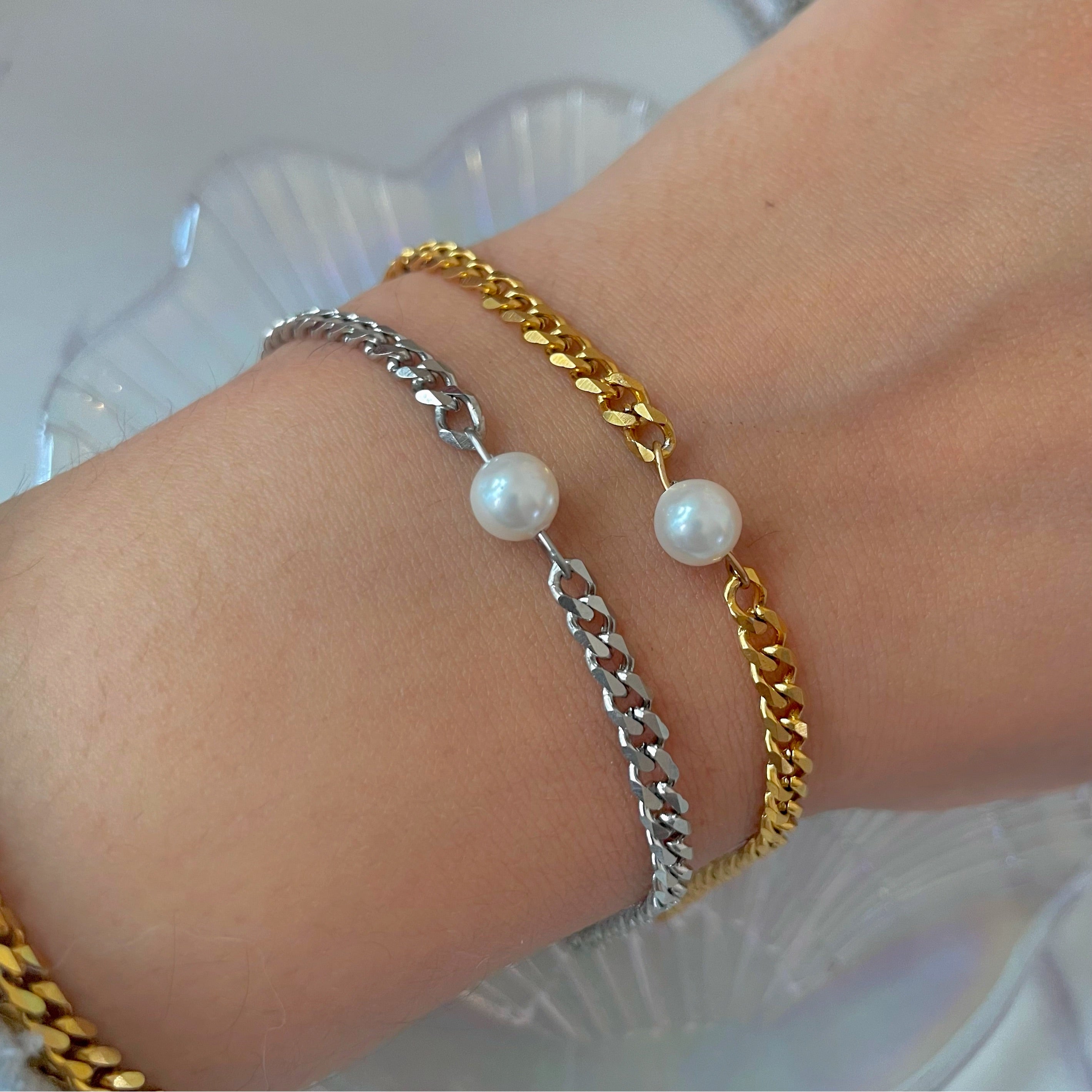 Pearl Bracelets with pearl in centre UK