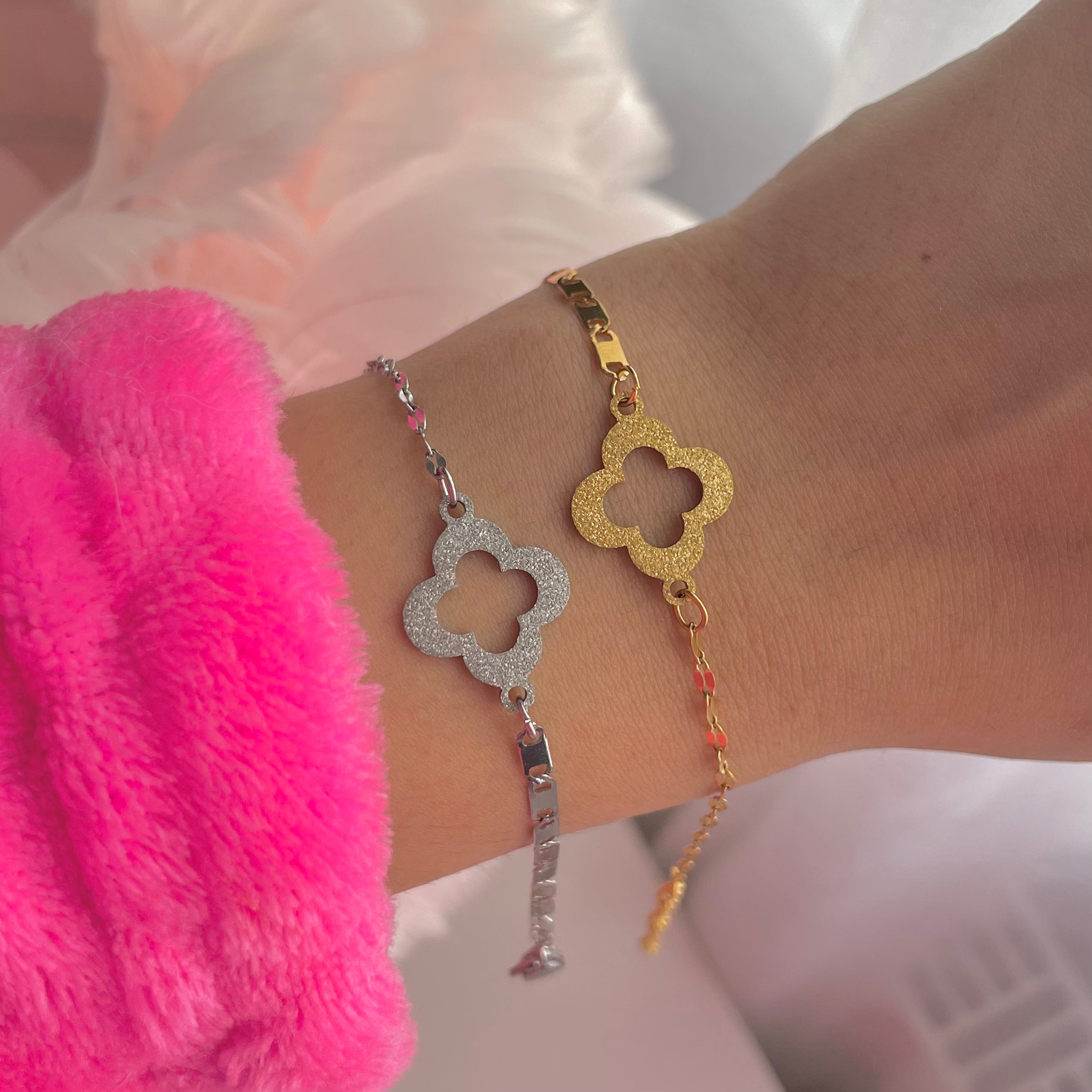 Pretty Shimmering Clover Bracelet