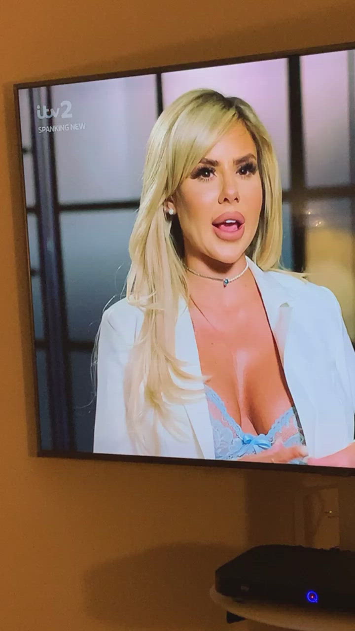 Hannah Elizabeth Love Island jewellery